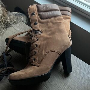 Tod’s Brown Leather Ankle Boots